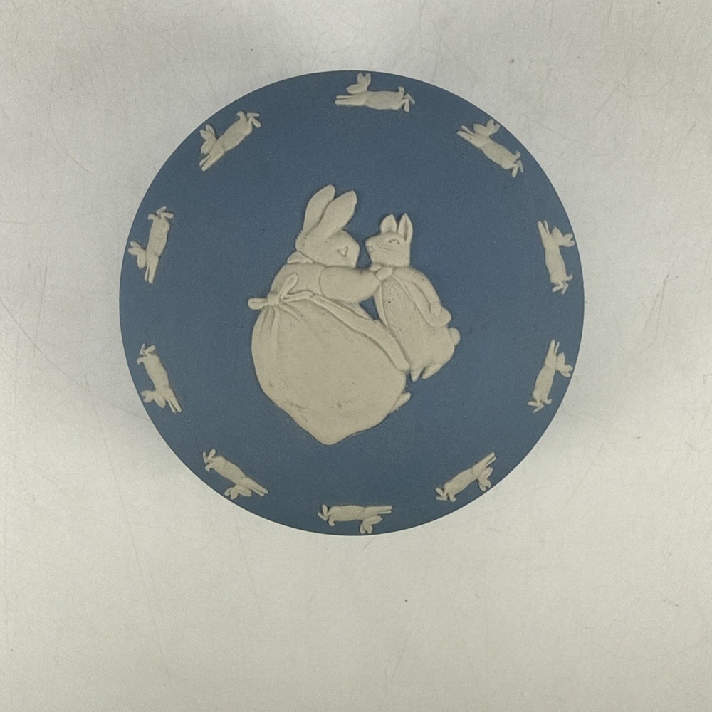 Vintage Peter Rabbit Jasperware Wedgwood Round Lidded Trinket Dish Ruffled Sides